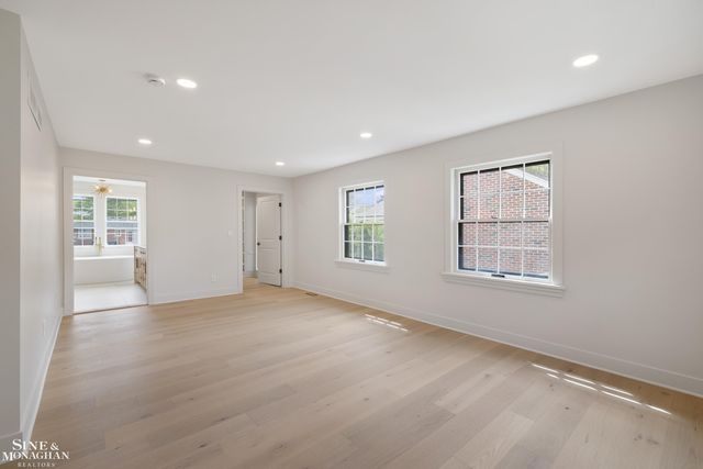 773 Hawthorne Road, Grosse Pointe Woods, MI 48236