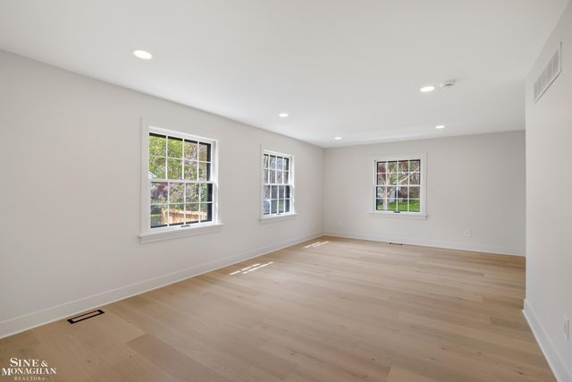 773 Hawthorne Road, Grosse Pointe Woods, MI 48236