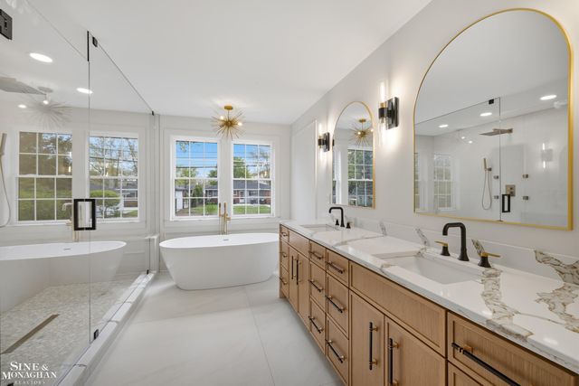 773 Hawthorne Road, Grosse Pointe Woods, MI 48236