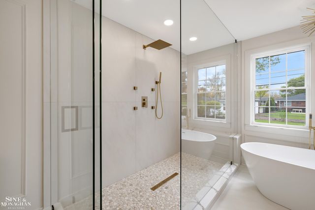 773 Hawthorne Road, Grosse Pointe Woods, MI 48236