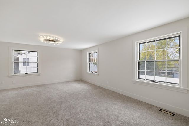 773 Hawthorne Road, Grosse Pointe Woods, MI 48236