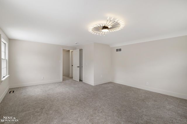 773 Hawthorne Road, Grosse Pointe Woods, MI 48236