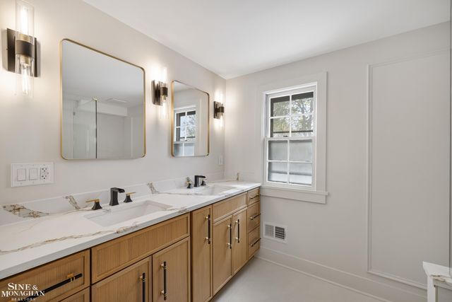 773 Hawthorne Road, Grosse Pointe Woods, MI 48236