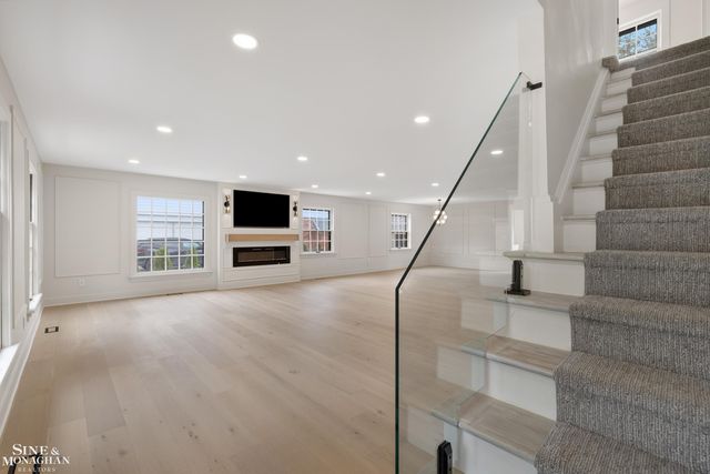 773 Hawthorne Road, Grosse Pointe Woods, MI 48236