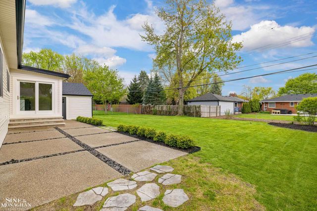 773 Hawthorne Road, Grosse Pointe Woods, MI 48236