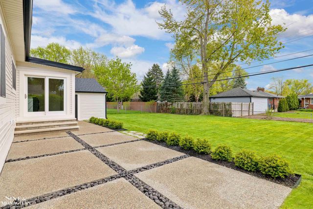 773 Hawthorne Road, Grosse Pointe Woods, MI 48236