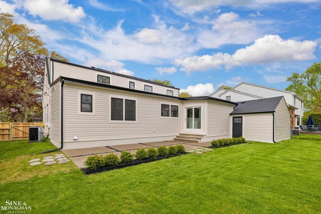 773 Hawthorne Road, Grosse Pointe Woods, MI 48236