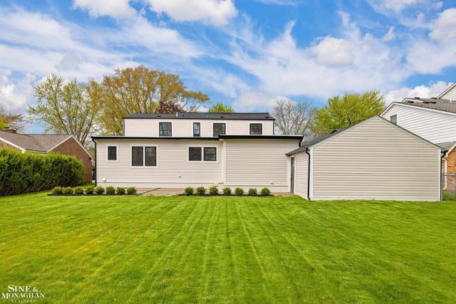773 Hawthorne Road, Grosse Pointe Woods, MI 48236