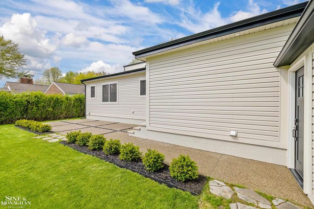 773 Hawthorne Road, Grosse Pointe Woods, MI 48236