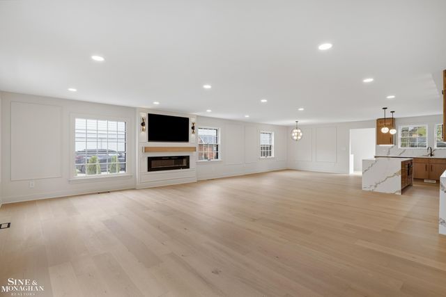 773 Hawthorne Road, Grosse Pointe Woods, MI 48236