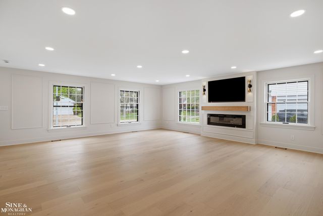 773 Hawthorne Road, Grosse Pointe Woods, MI 48236