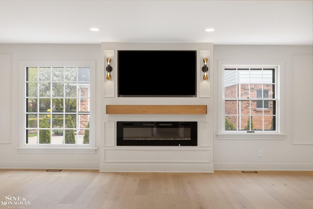 773 Hawthorne Road, Grosse Pointe Woods, MI 48236