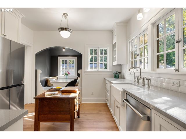 604 Se ANDOVER Pl, Portland, OR 97202