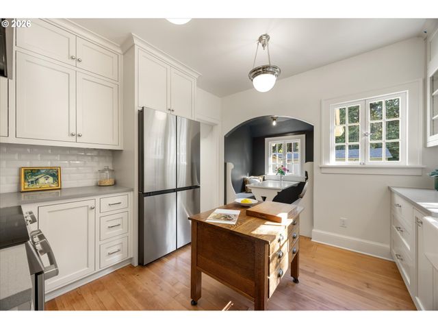 604 Se ANDOVER Pl, Portland, OR 97202