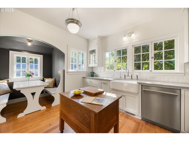 604 Se ANDOVER Pl, Portland, OR 97202