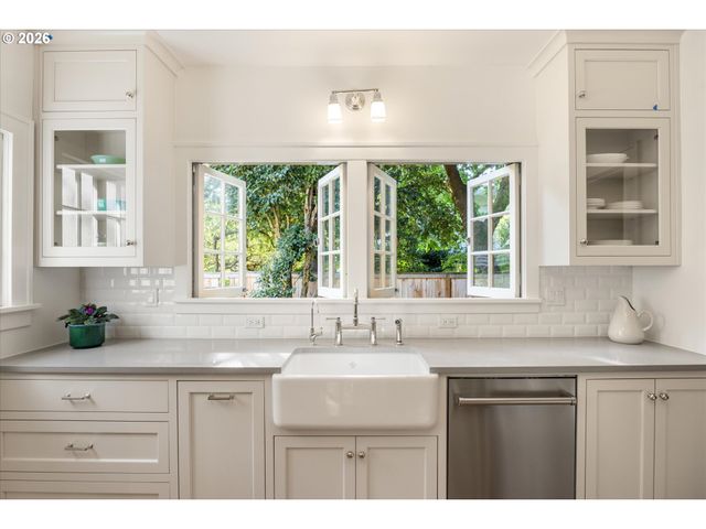 604 Se ANDOVER Pl, Portland, OR 97202