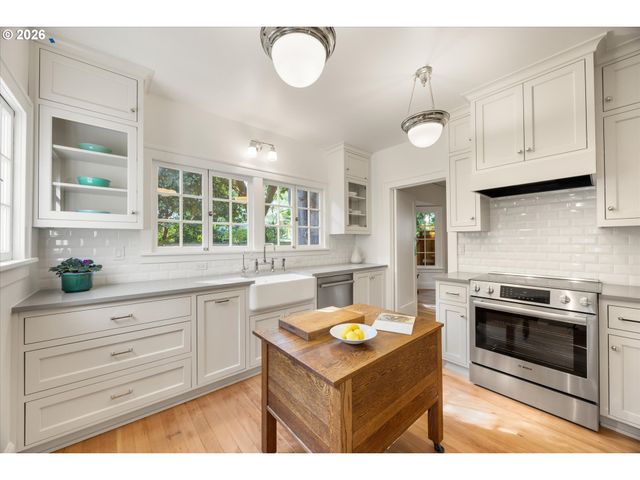 604 Se ANDOVER Pl, Portland, OR 97202