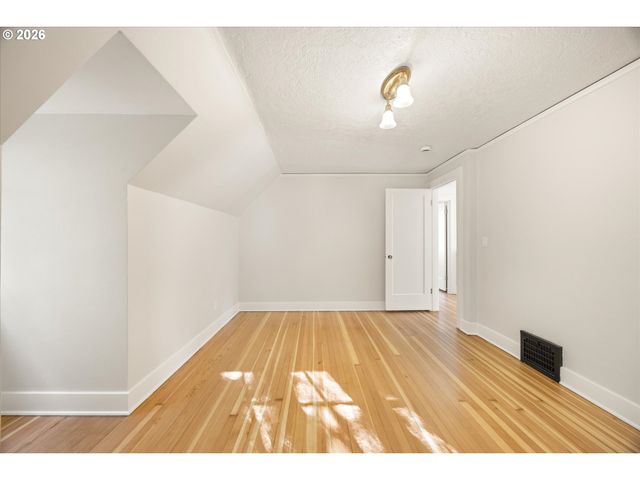 604 Se ANDOVER Pl, Portland, OR 97202
