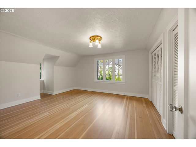 604 Se ANDOVER Pl, Portland, OR 97202