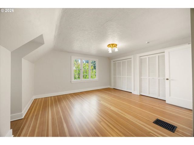 604 Se ANDOVER Pl, Portland, OR 97202