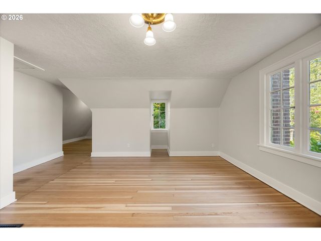 604 Se ANDOVER Pl, Portland, OR 97202