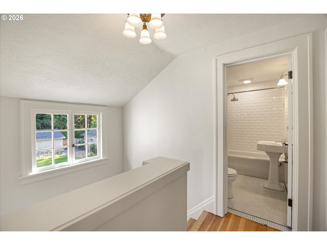604 Se ANDOVER Pl, Portland, OR 97202