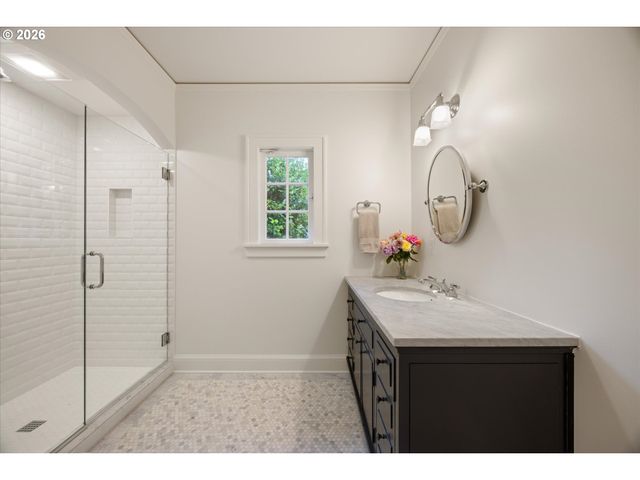 604 Se ANDOVER Pl, Portland, OR 97202