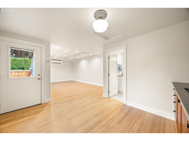 604 Se ANDOVER Pl, Portland, OR 97202