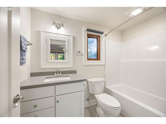 604 Se ANDOVER Pl, Portland, OR 97202