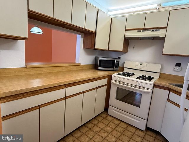 14 MIMOSA CT, Lawrence Township, NJ 08648