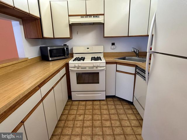 14 MIMOSA CT, Lawrence Township, NJ 08648