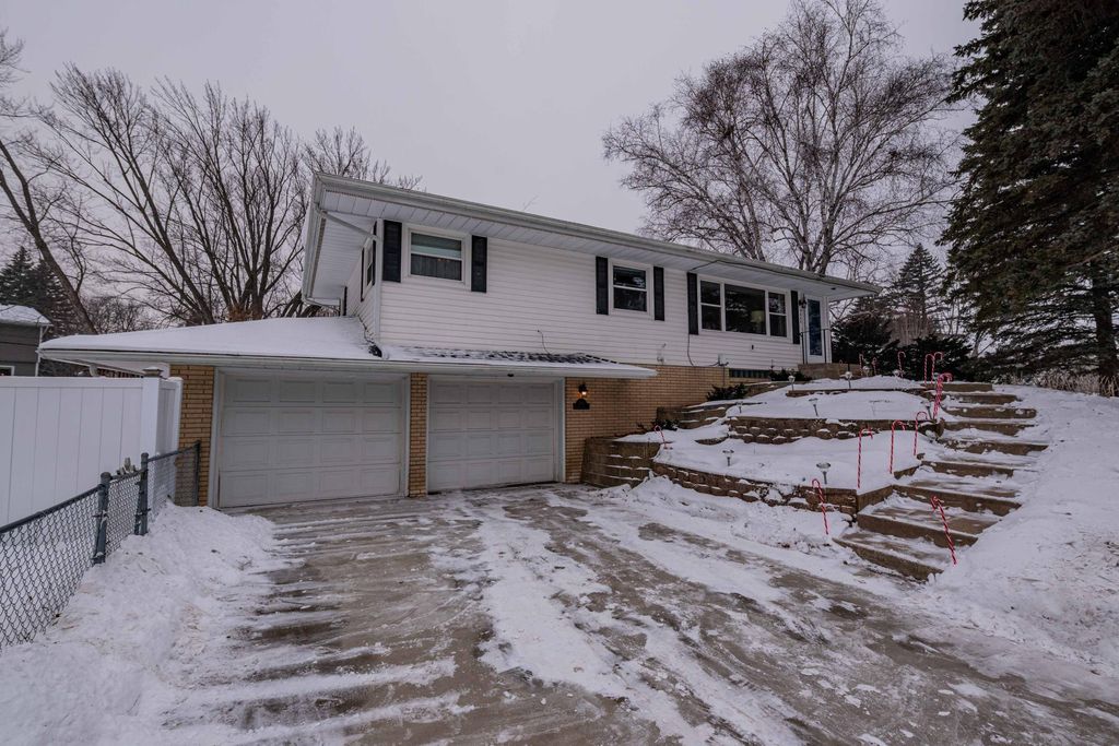 3393 Richmond Avenue, Shoreview, MN 55126