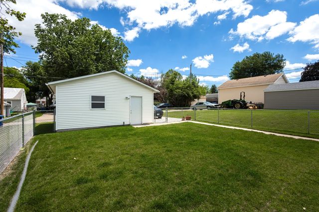 2517 Pacific Street, Davenport, IA 52804