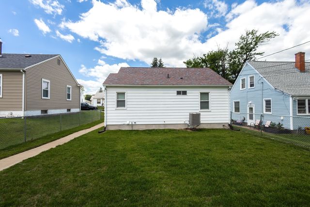 2517 Pacific Street, Davenport, IA 52804