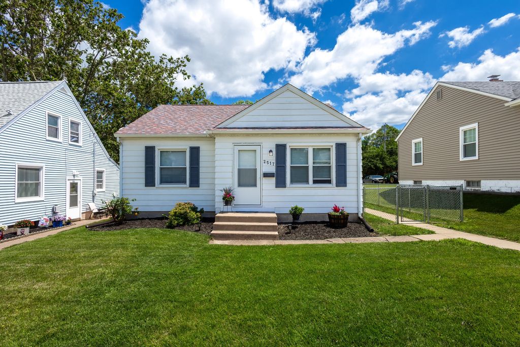 2517 Pacific Street, Davenport, IA 52804