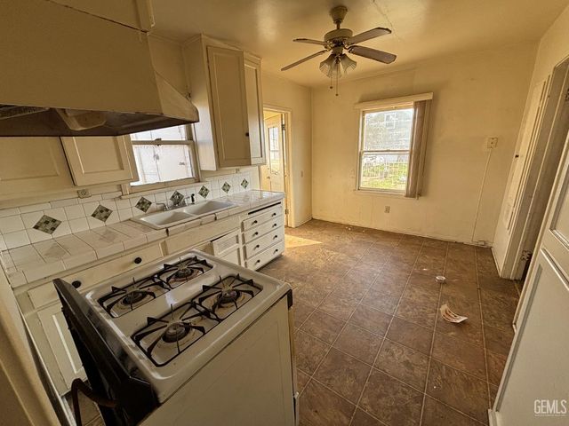 1600 Hurrle Street, Bakersfield, CA 93308