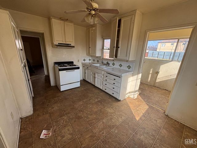 1600 Hurrle Street, Bakersfield, CA 93308