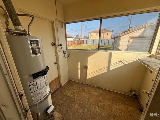 1600 Hurrle Street, Bakersfield, CA 93308