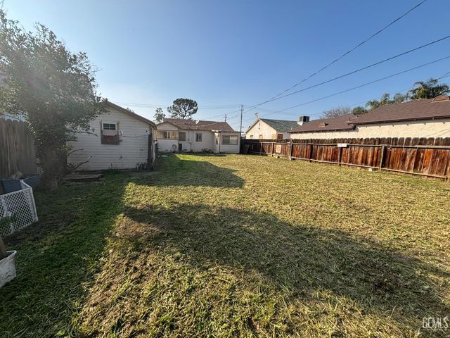 1600 Hurrle Street, Bakersfield, CA 93308