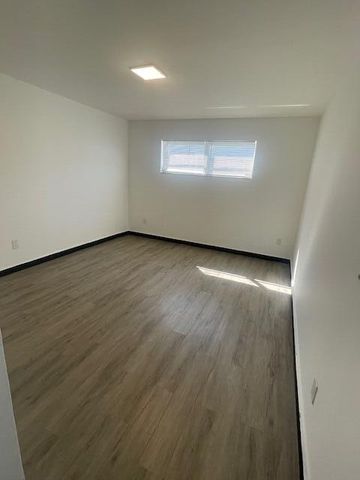 411 SE 10th Street 5, Hallandale Beach, FL 33009