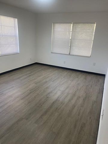 411 SE 10th Street 5, Hallandale Beach, FL 33009