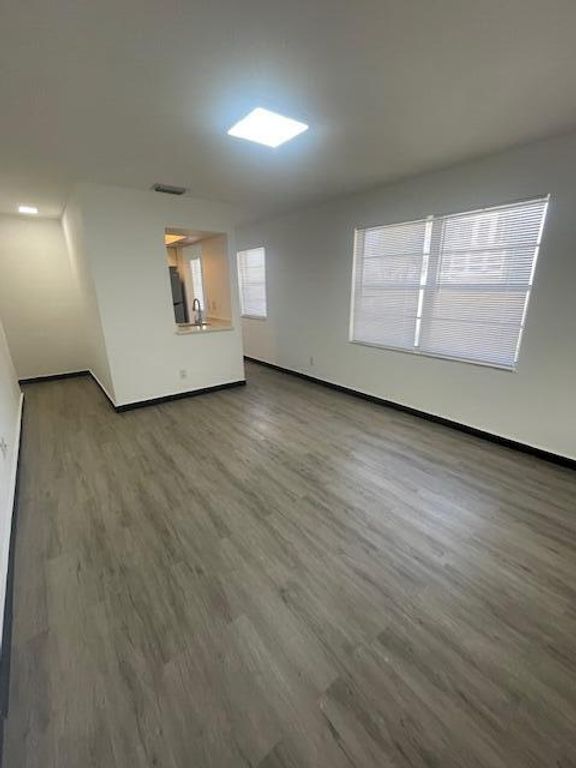 411 SE 10th Street 5, Hallandale Beach, FL 33009
