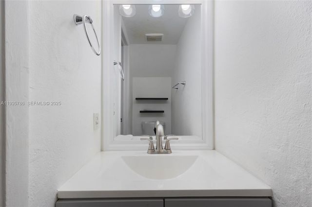 8262 NW 5th Ln 392, Miami, FL 33126