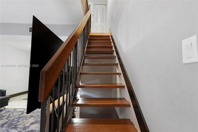 8262 NW 5th Ln 392, Miami, FL 33126