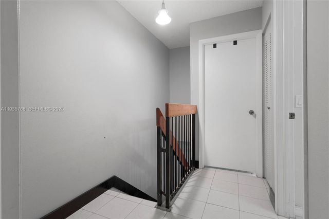 8262 NW 5th Ln 392, Miami, FL 33126