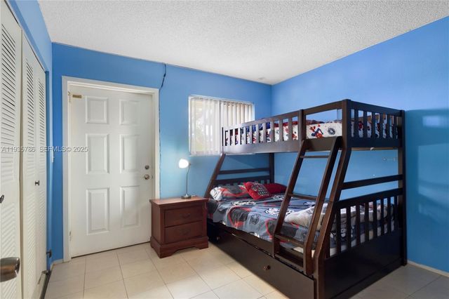 8262 NW 5th Ln 392, Miami, FL 33126