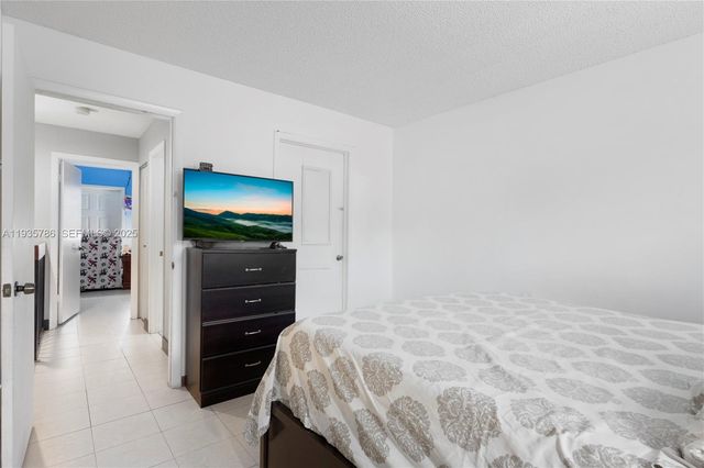 8262 NW 5th Ln 392, Miami, FL 33126