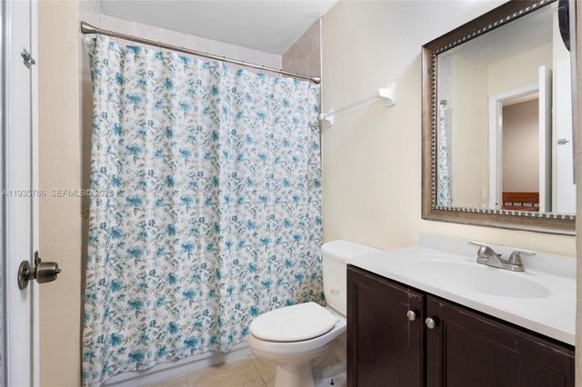 8262 NW 5th Ln 392, Miami, FL 33126