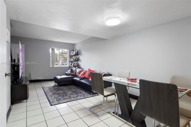 8262 NW 5th Ln 392, Miami, FL 33126