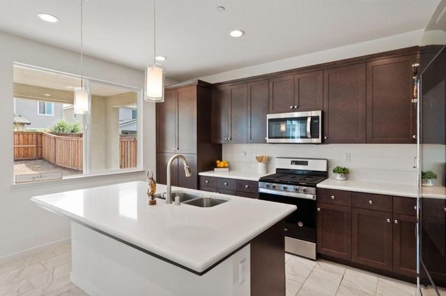16562 Arbuckle Avenue, Lathrop, CA 95330